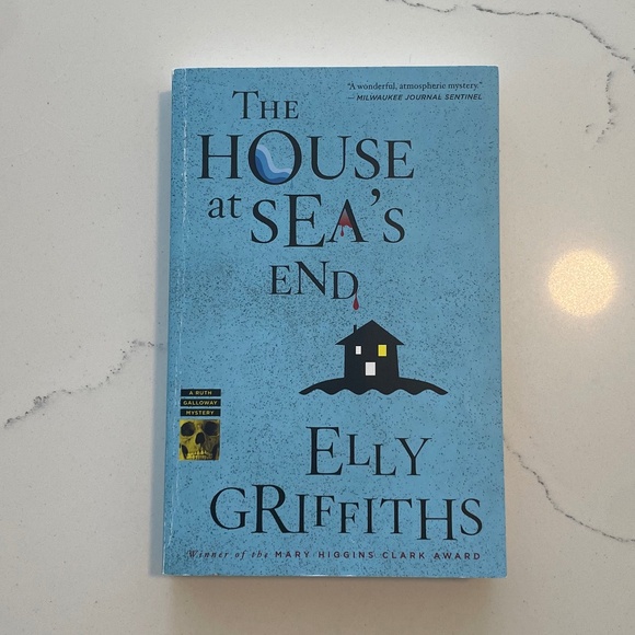 The House at Sea’s End by Elly Griffiths, Paperback Cozy Mystery & Crime - Picture 1 of 4
